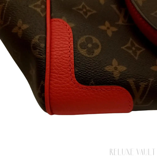 Load image 1 in gallery view. Estrela Monogram