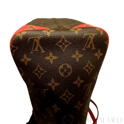 Load image 1 in gallery view. Estrela Monogram