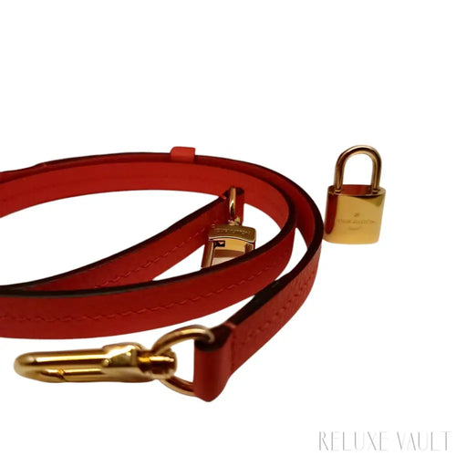 Load image 1 in gallery view. Estrela Monogram