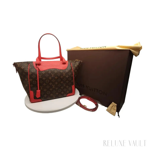 Load image 1 in gallery view. Estrela Monogram